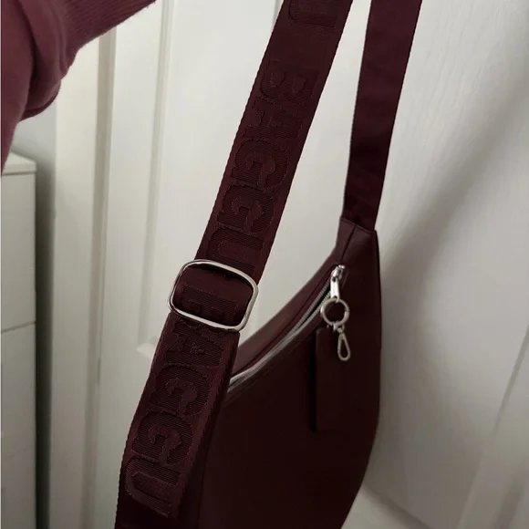BAGGU MAHOGANY RECYCLED LEATHER MEDIUM CRESCENT BAG - Picture 3 of 5
